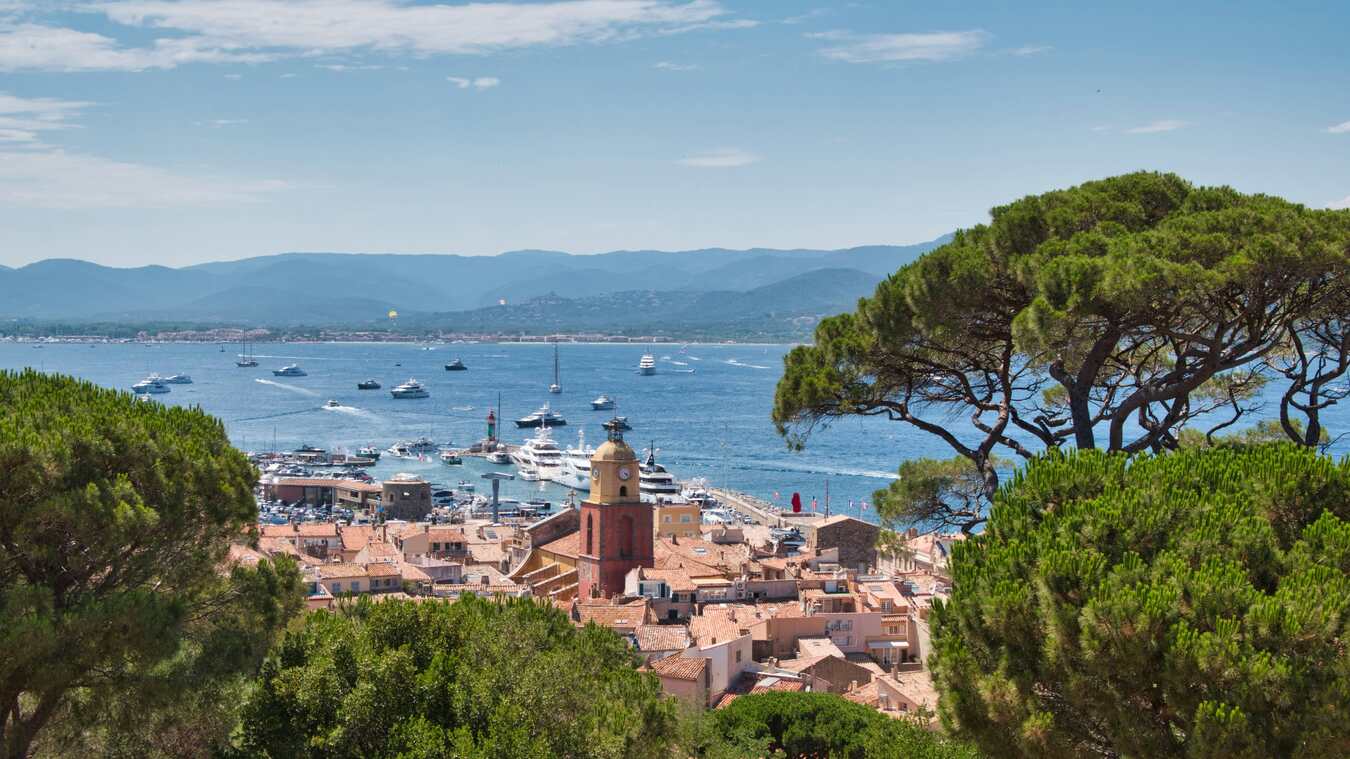 How many nights does a luxury villa actually rent?